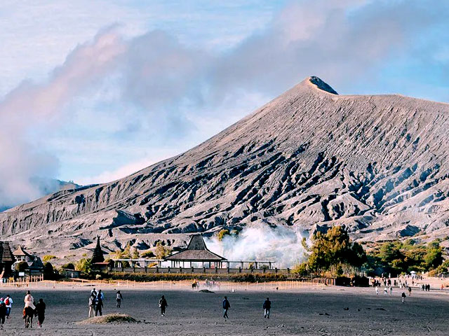 bromo-sunrise-jeep-tour-with-experienced-driver Bromo Ijen Tours