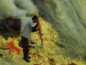 Sulfur ming at Kawah Ijen