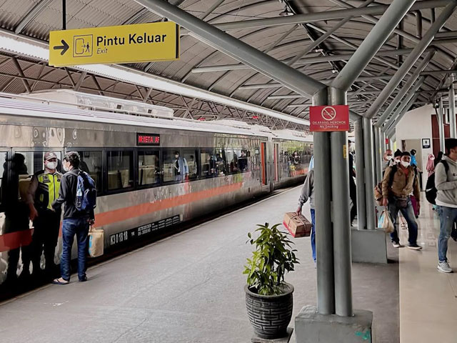 Bromo Ijen Tour East Java Train